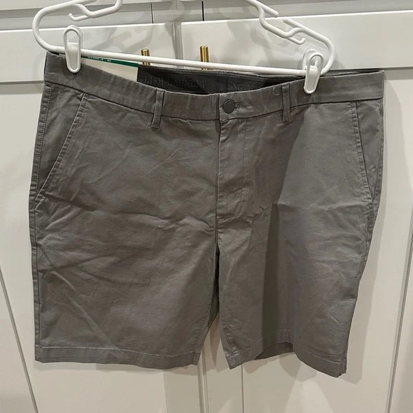NWT Men's Gray Shorts - Picture 1 of 4